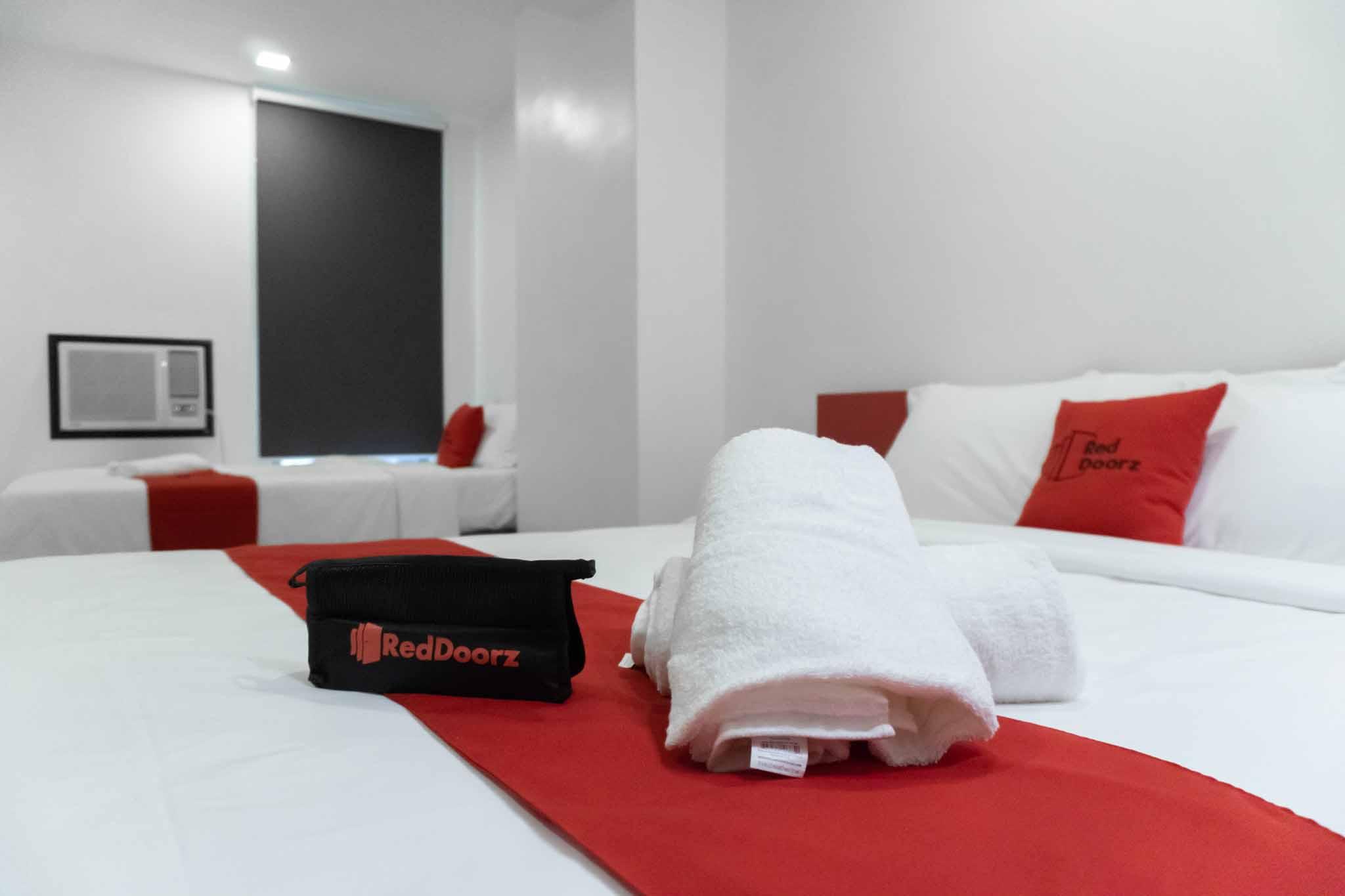 Reddoorz Plus At Mm Hotel Las Pinas Former Reddoorz Plus Near Bamboo Organ Esterno foto