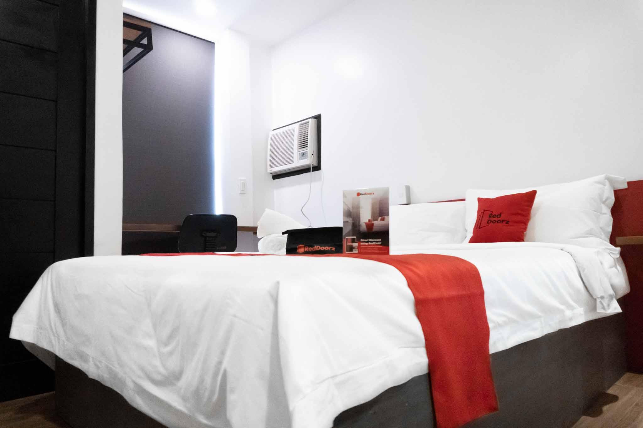 Reddoorz Plus At Mm Hotel Las Pinas Former Reddoorz Plus Near Bamboo Organ Esterno foto