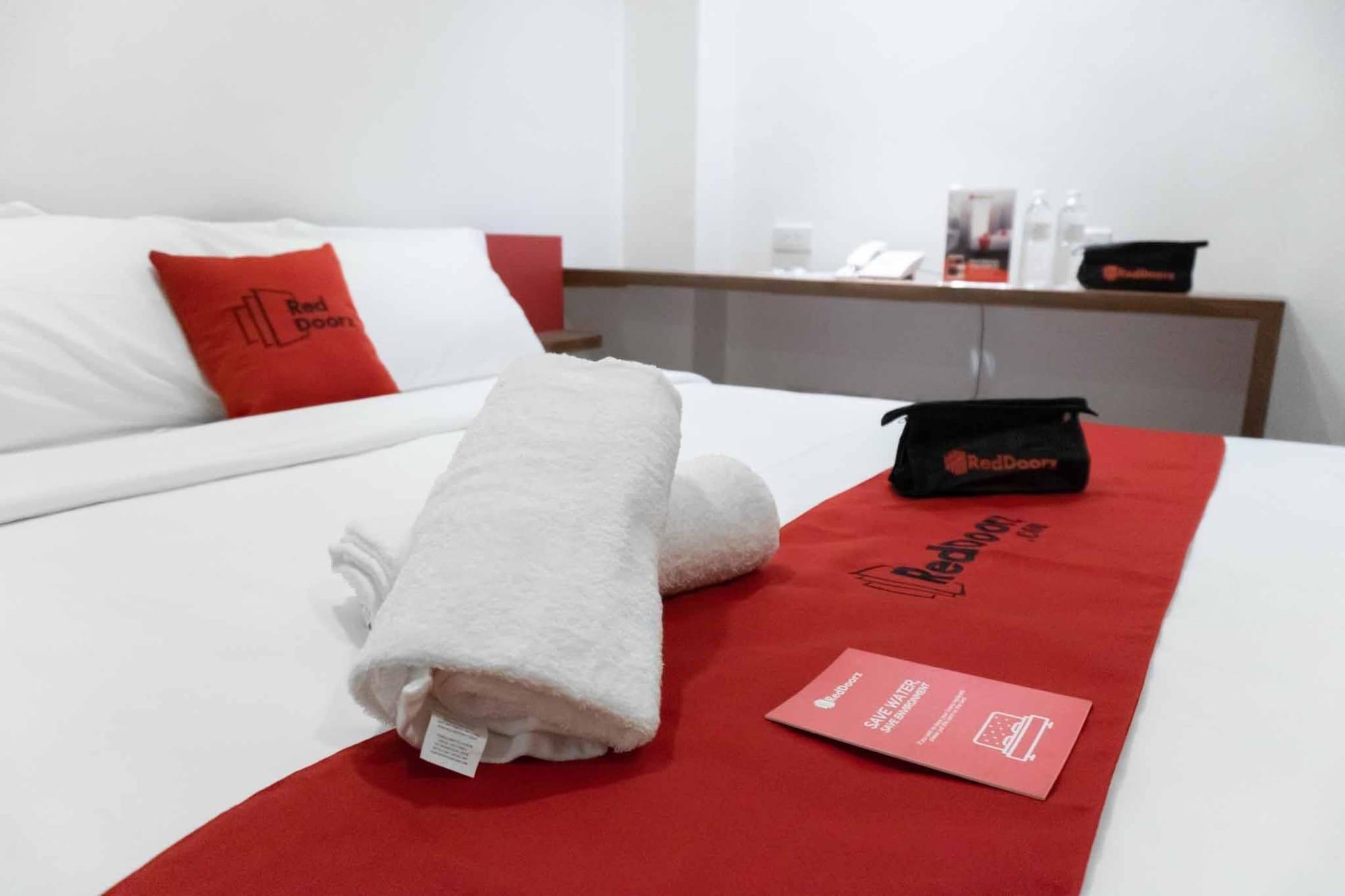 Reddoorz Plus At Mm Hotel Las Pinas Former Reddoorz Plus Near Bamboo Organ Esterno foto