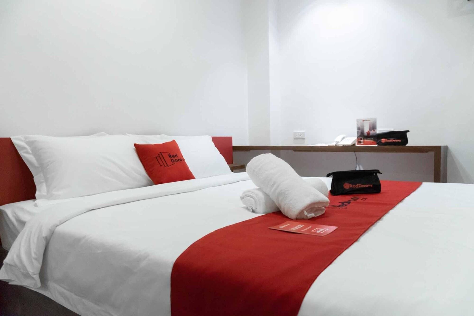 Reddoorz Plus At Mm Hotel Las Pinas Former Reddoorz Plus Near Bamboo Organ Esterno foto