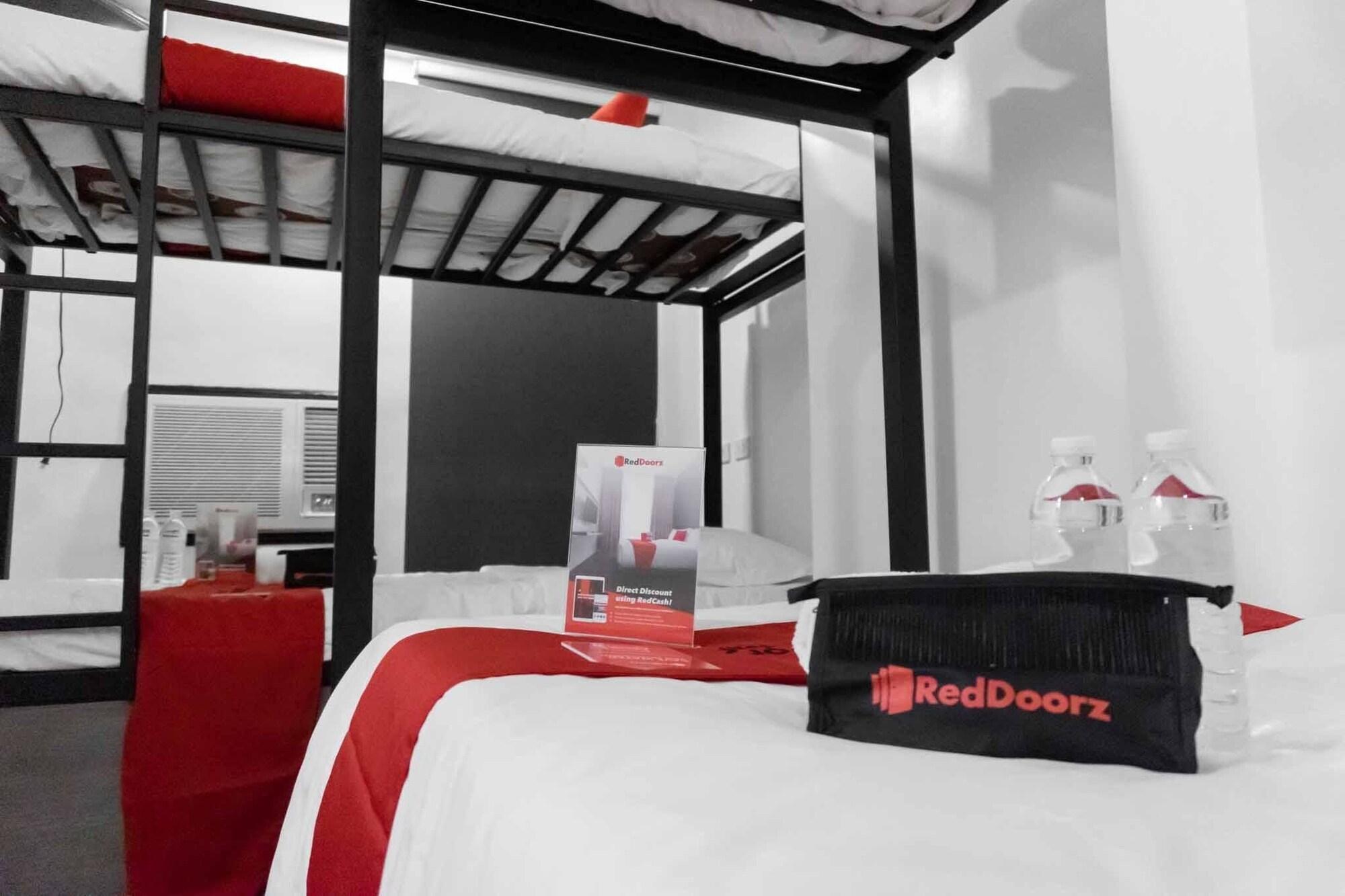Reddoorz Plus At Mm Hotel Las Pinas Former Reddoorz Plus Near Bamboo Organ Esterno foto
