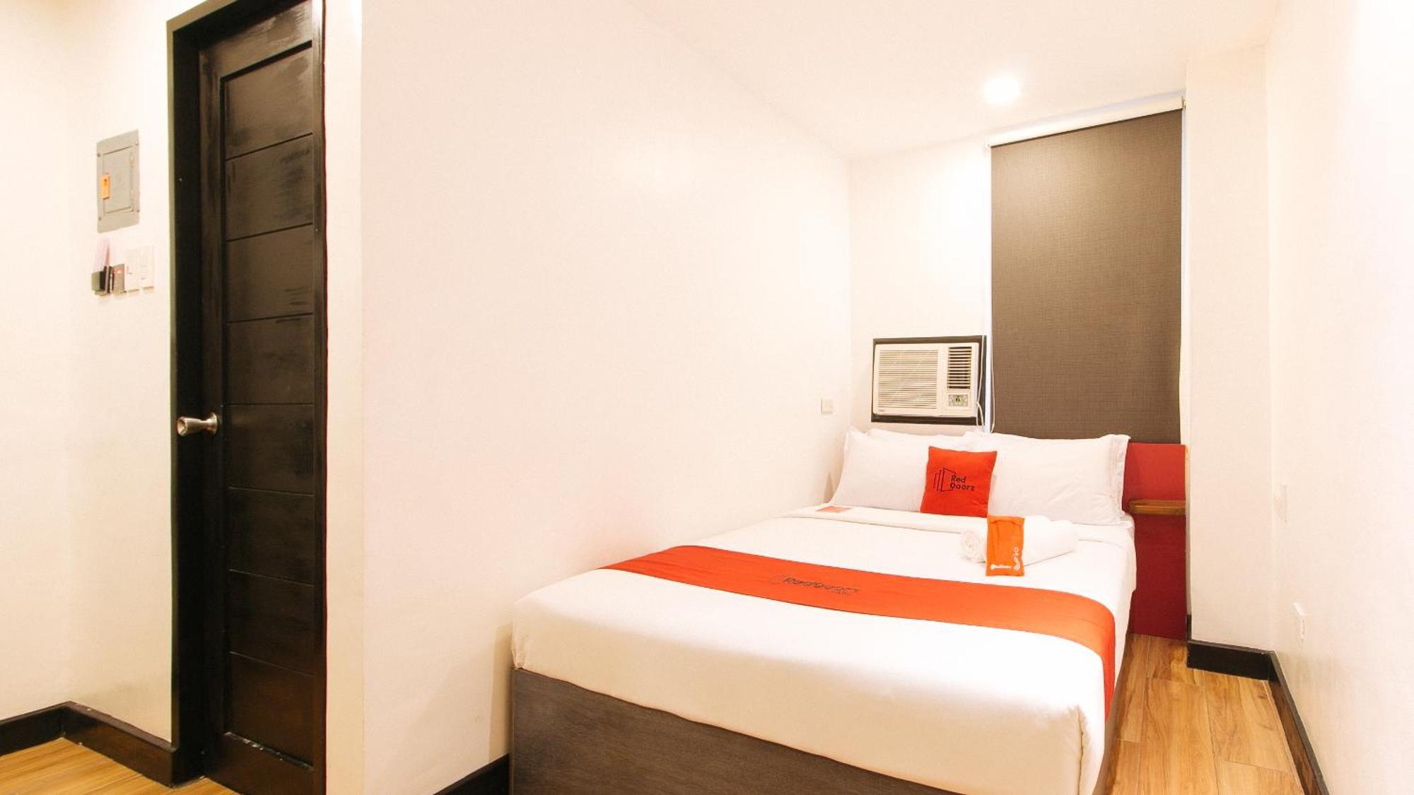 Reddoorz Plus At Mm Hotel Las Pinas Former Reddoorz Plus Near Bamboo Organ Esterno foto