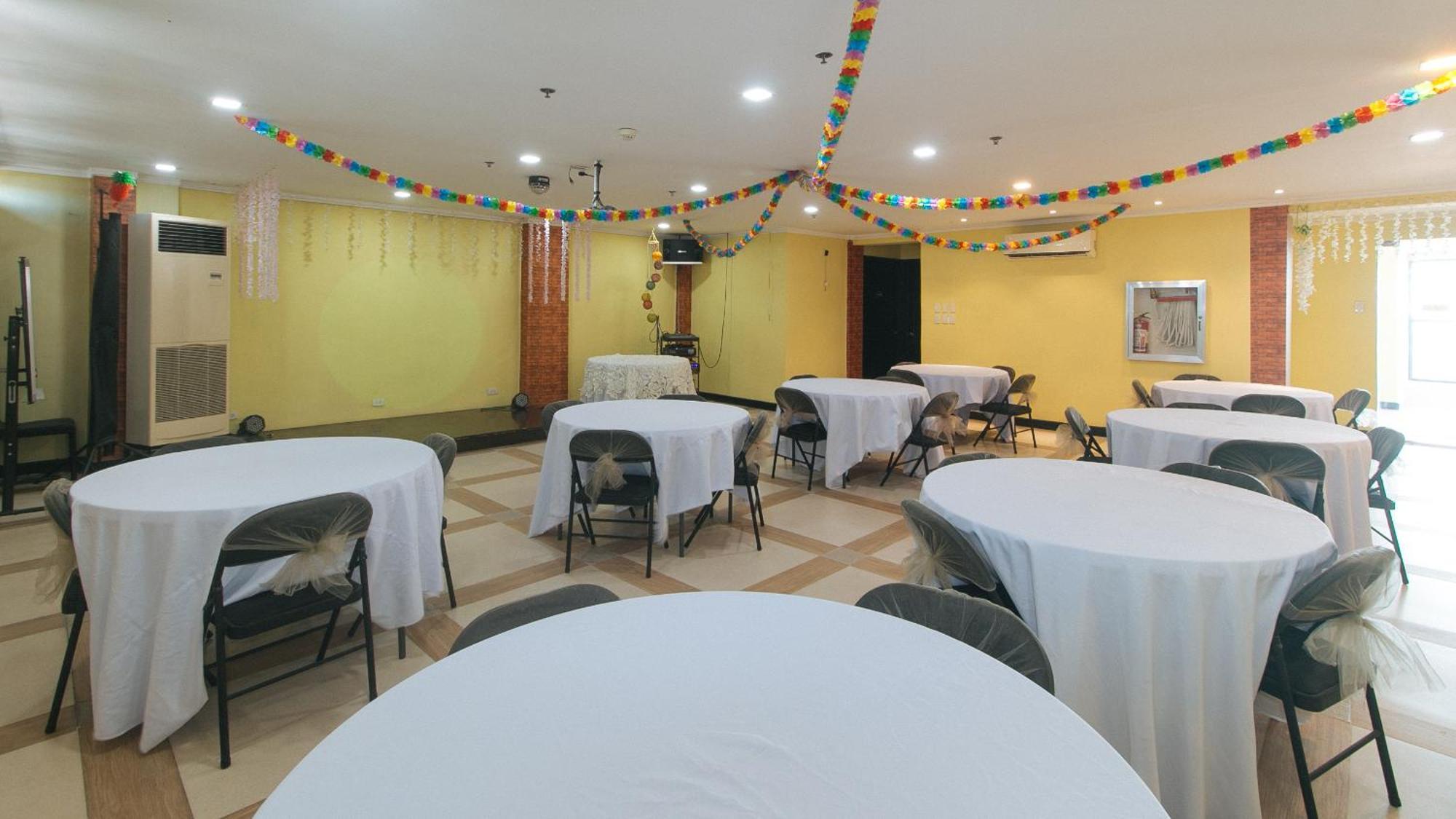 Reddoorz Plus At Mm Hotel Las Pinas Former Reddoorz Plus Near Bamboo Organ Esterno foto