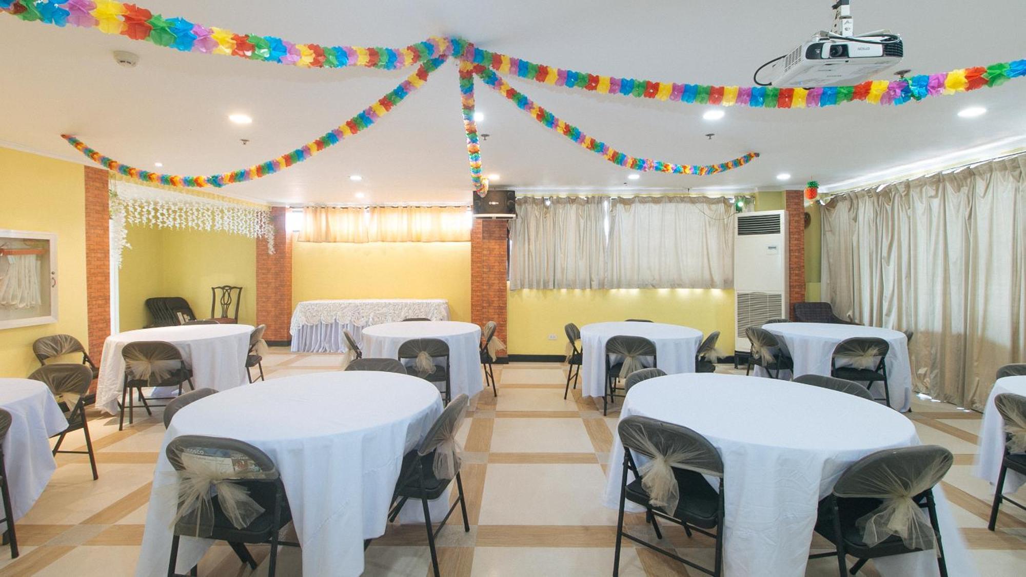 Reddoorz Plus At Mm Hotel Las Pinas Former Reddoorz Plus Near Bamboo Organ Esterno foto