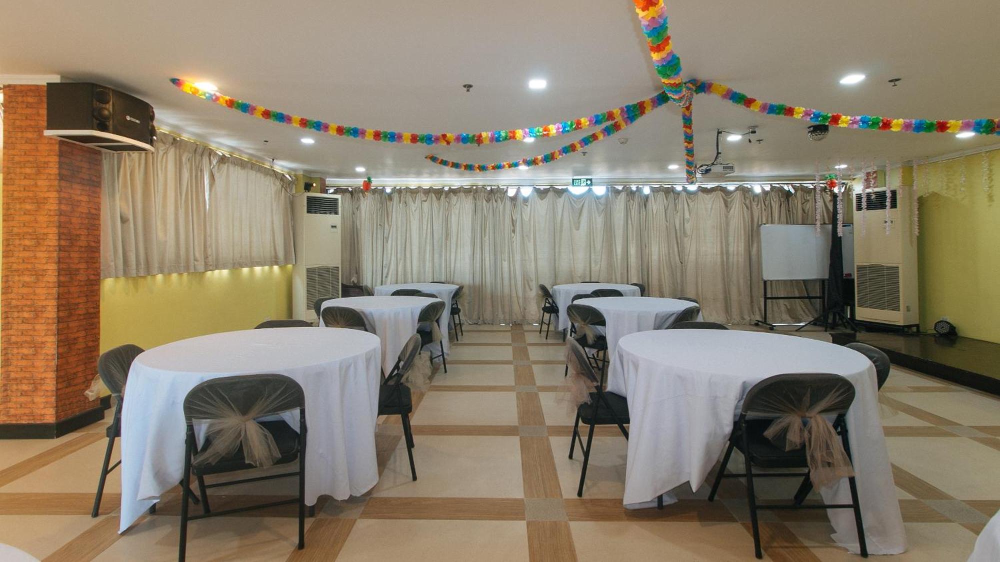 Reddoorz Plus At Mm Hotel Las Pinas Former Reddoorz Plus Near Bamboo Organ Esterno foto