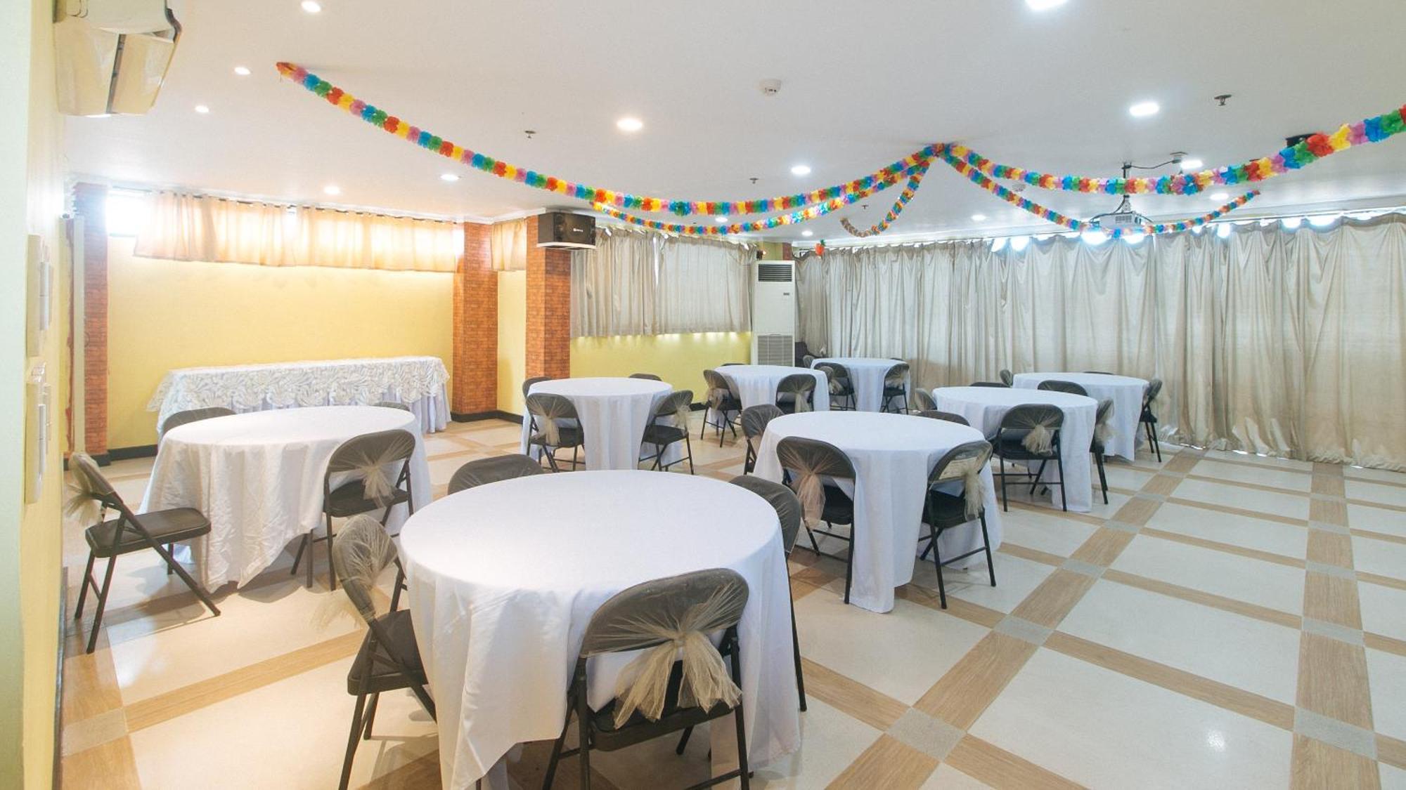 Reddoorz Plus At Mm Hotel Las Pinas Former Reddoorz Plus Near Bamboo Organ Esterno foto