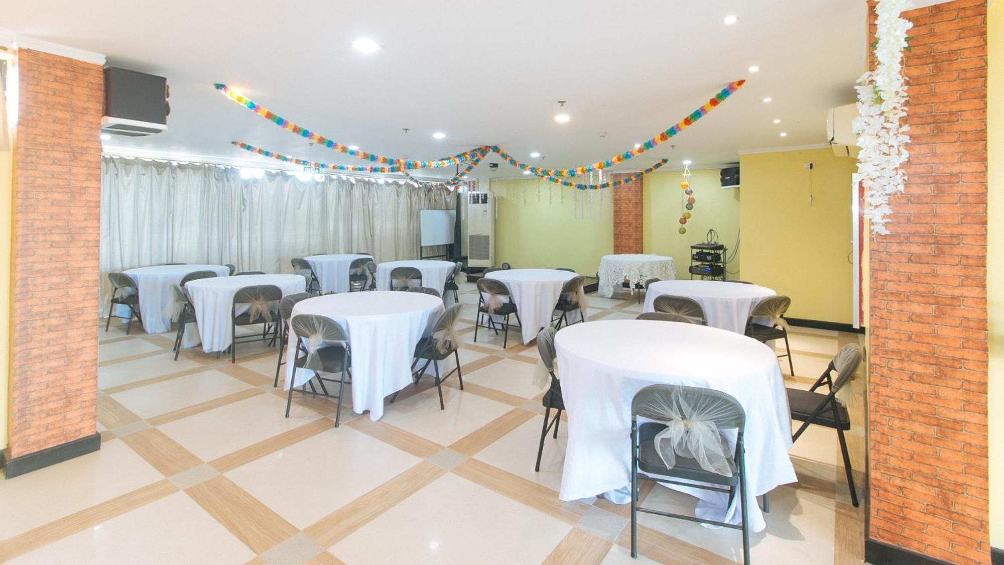 Reddoorz Plus At Mm Hotel Las Pinas Former Reddoorz Plus Near Bamboo Organ Esterno foto