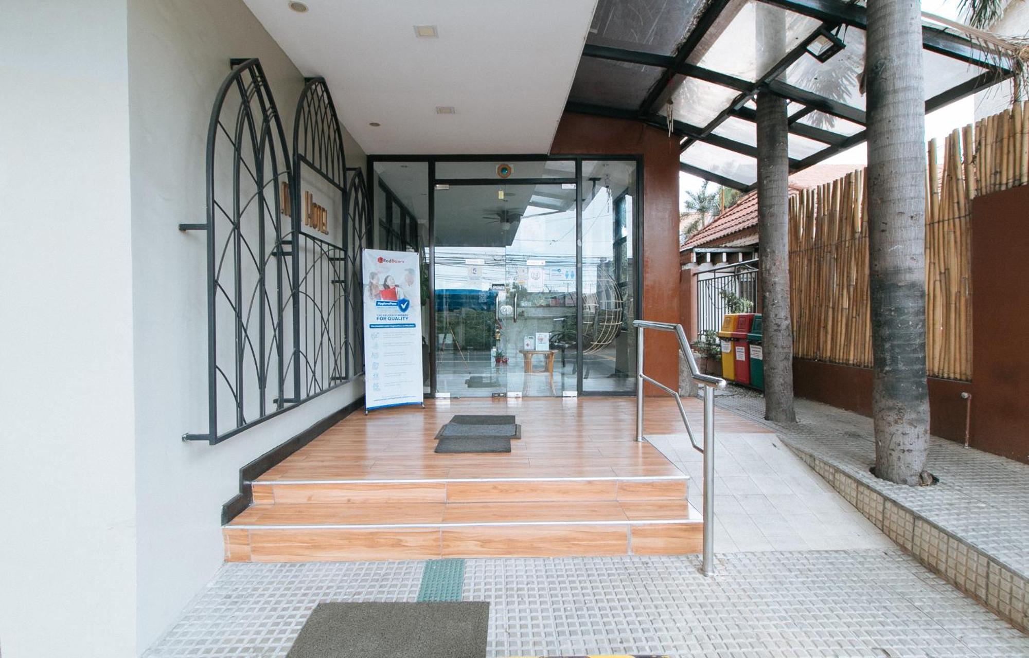 Reddoorz Plus At Mm Hotel Las Pinas Former Reddoorz Plus Near Bamboo Organ Esterno foto